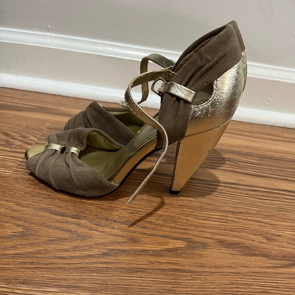 Seychelles tan and gold heels